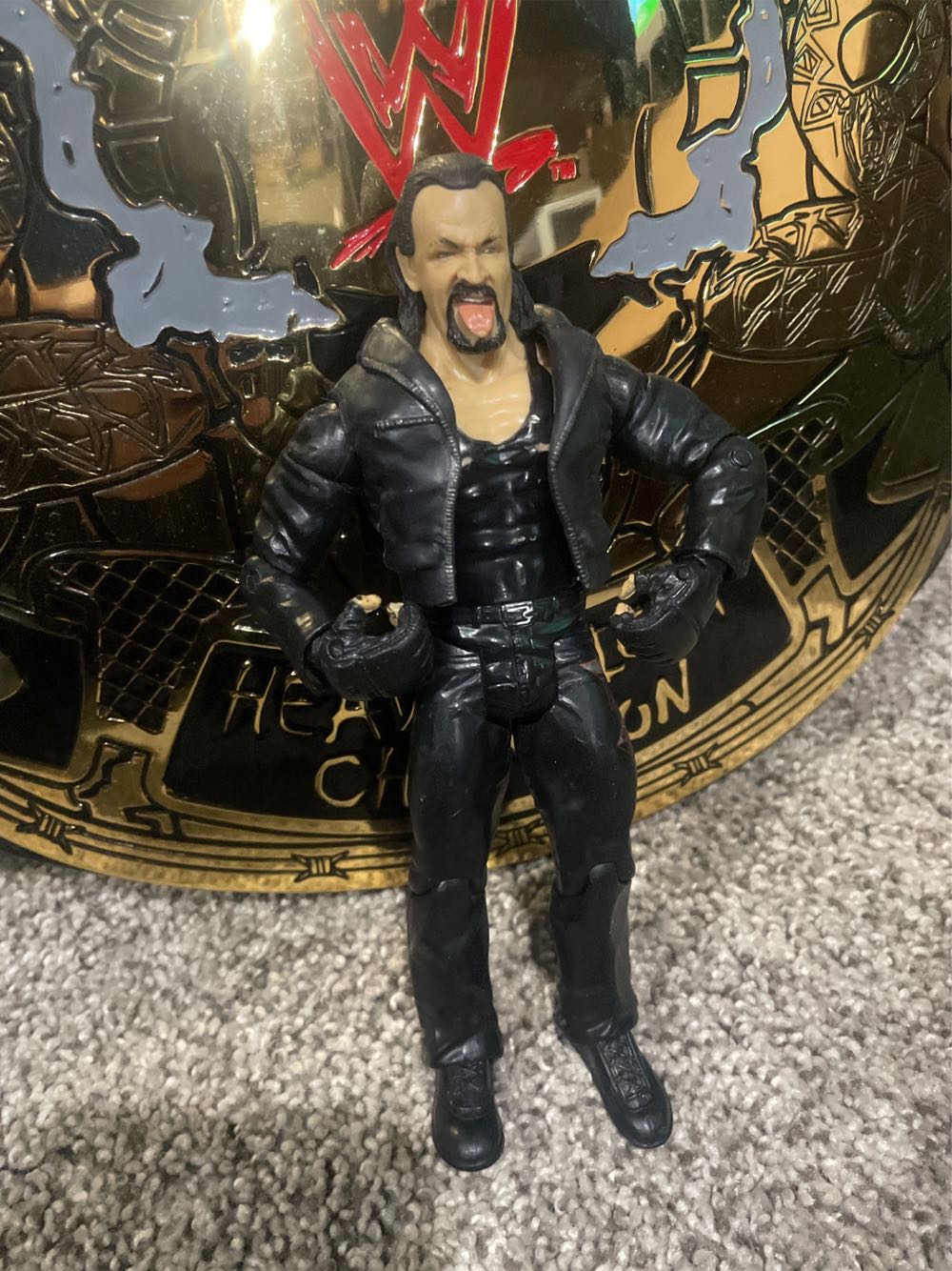 Nolzur’s Marvelous Miniatures: Bronze Dragon Wyrmling & Pile Of Sea Treasure