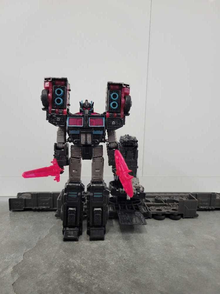 Scourge Nemesis Prime Black Convoy Robot Mode - Hasbro (Legacy Velocitron Speedia 500 Collection) action figure collectible - Main Image 2