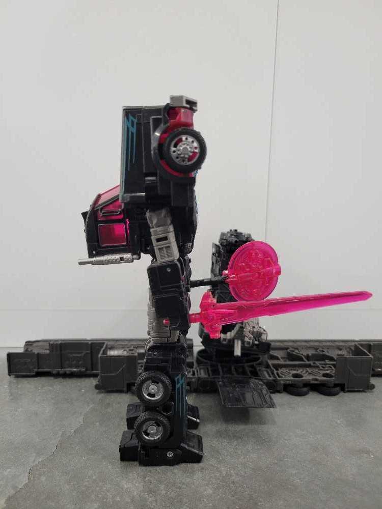 Scourge Nemesis Prime Black Convoy Robot Mode - Hasbro (Legacy Velocitron Speedia 500 Collection) action figure collectible - Main Image 3