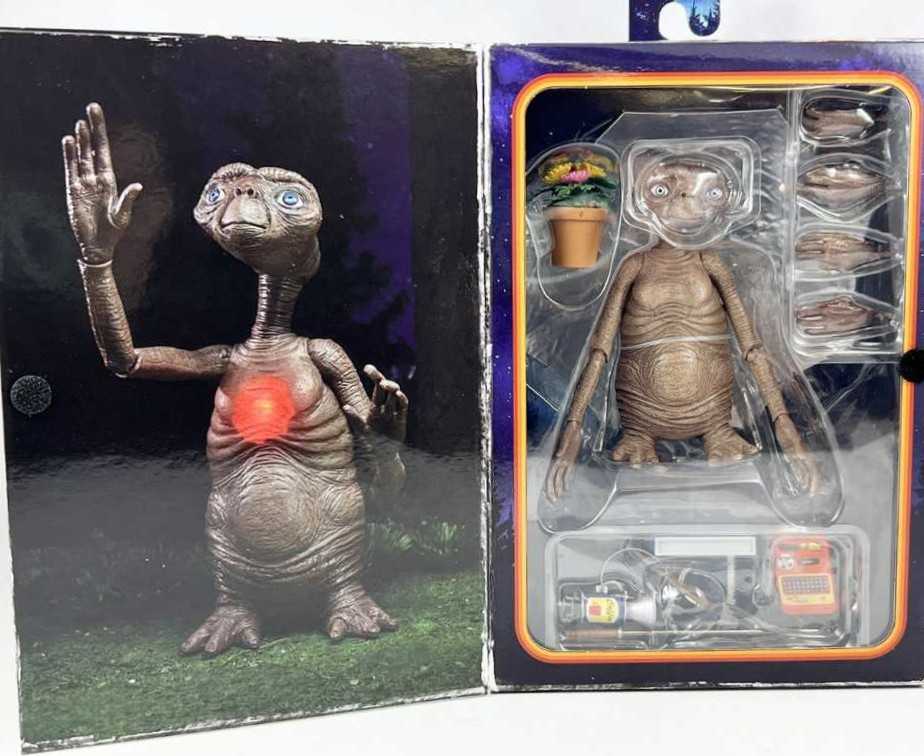 E.T. - Deluxe Ultimate E.T. - Neca action figure collectible - Main Image 3