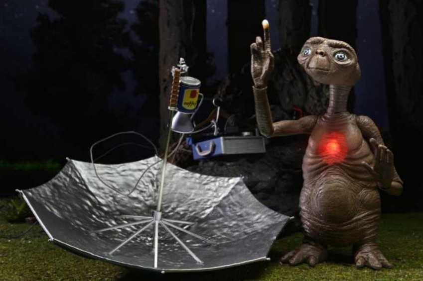 E.T. - Deluxe Ultimate E.T. - Neca action figure collectible - Main Image 4