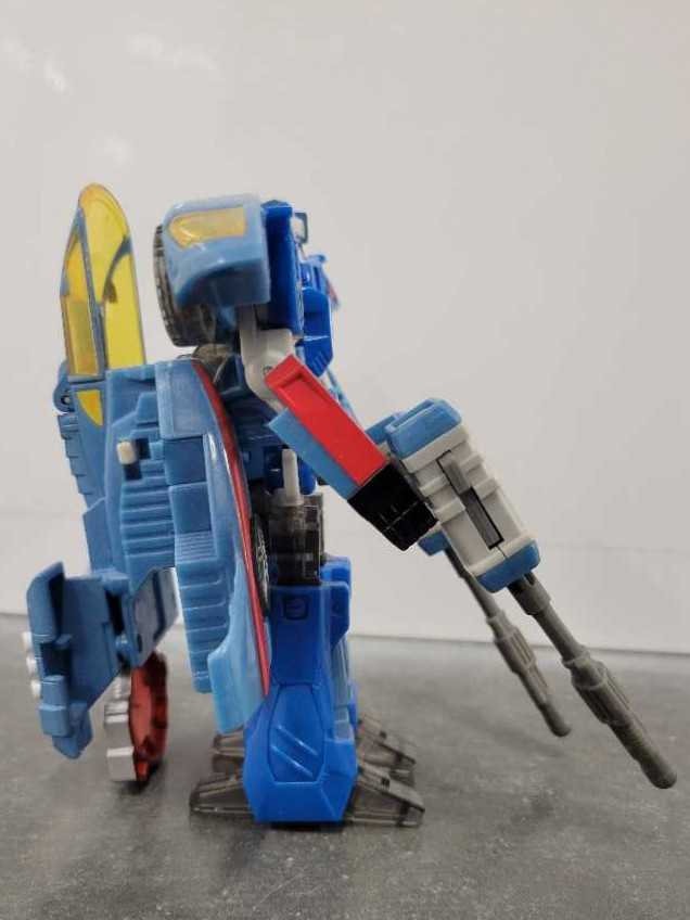 Blurr - Hasbro (Cybertron) action figure collectible - Main Image 3