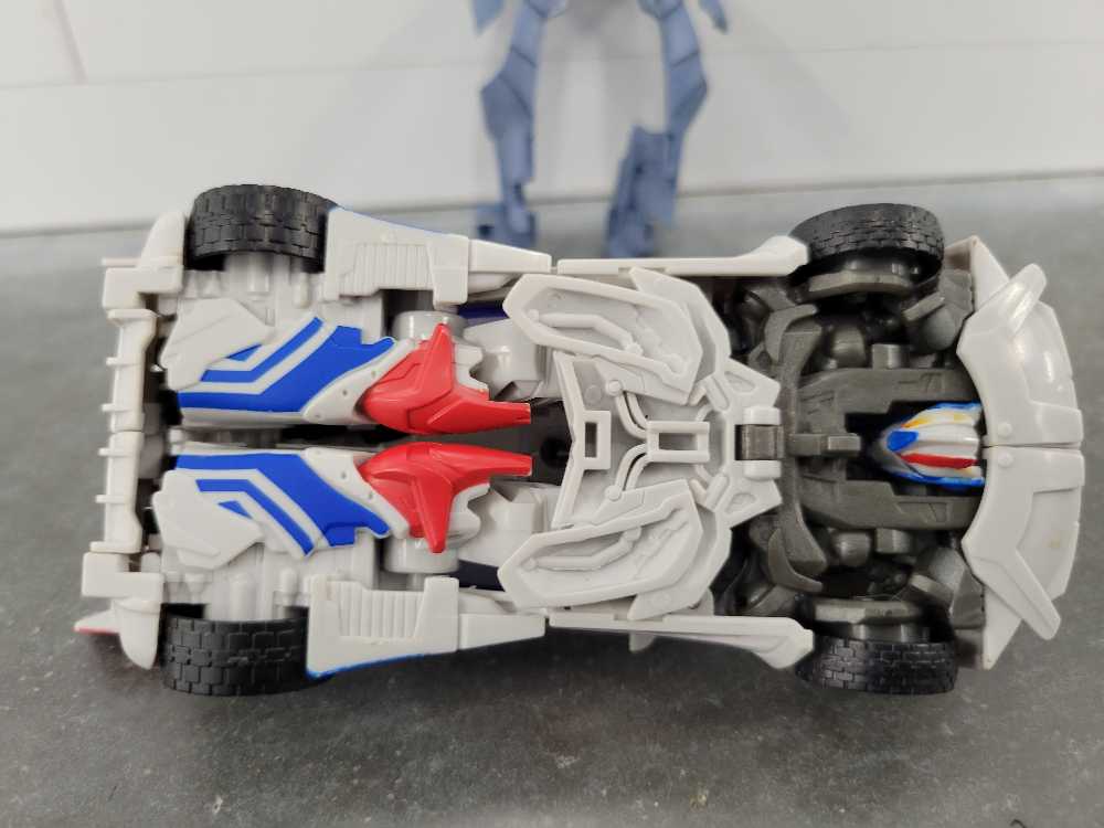 Smokescreen Vehicle Mode  - Hasbro (Prime Beast Hunters) action figure collectible - Main Image 4