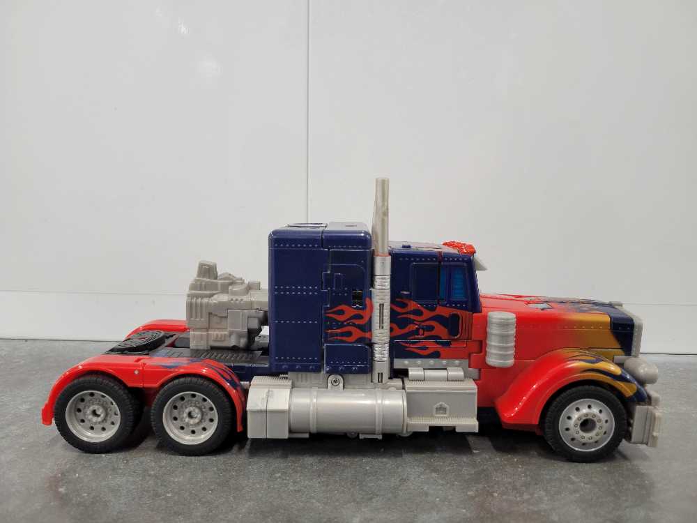 Optimus Prime Leader 6th Truck Mode  - Hasbro (Movie) action figure collectible - Main Image 3