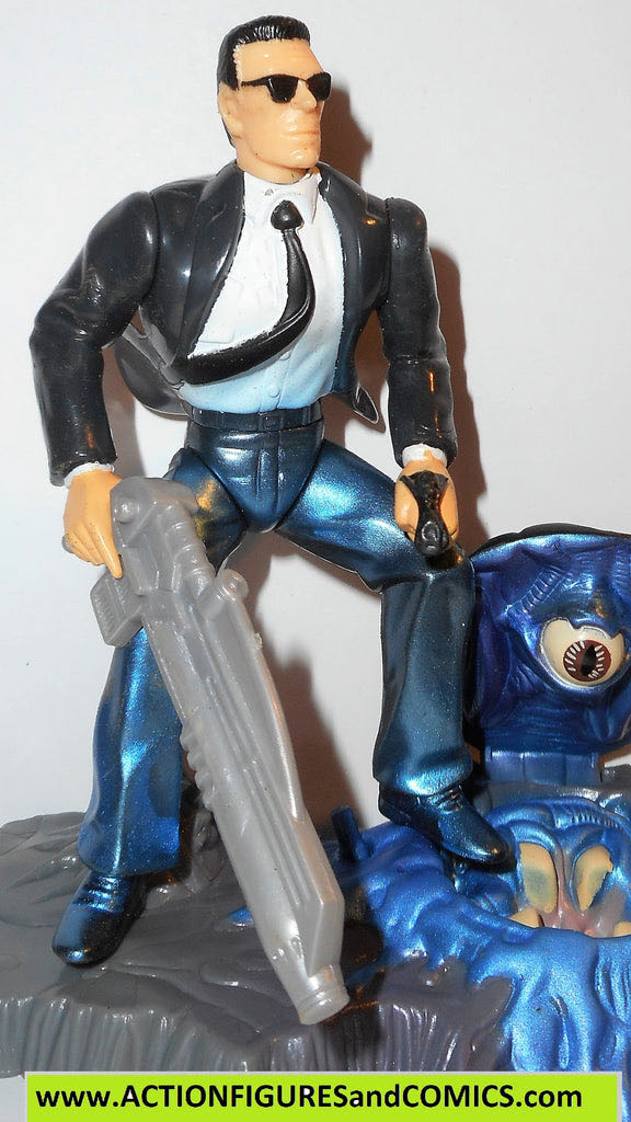 Street-Striker Kay - Galoob (Men In Black) action figure collectible [Barcode 047246761135] - Main Image 2