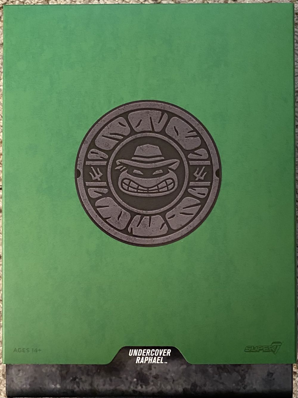 TMNT - Undercover Raphael - Super 7 (Teenage Mutant Ninja Turtles) action figure collectible [Barcode 840049821668] - Main Image 3