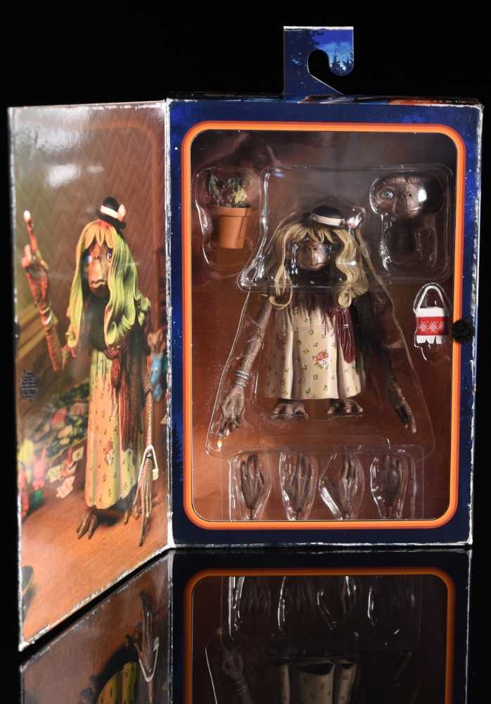 E.T.: Ultimate Dress-Up E.T. - Neca (E.T.) action figure collectible [Barcode 634482550779] - Main Image 3