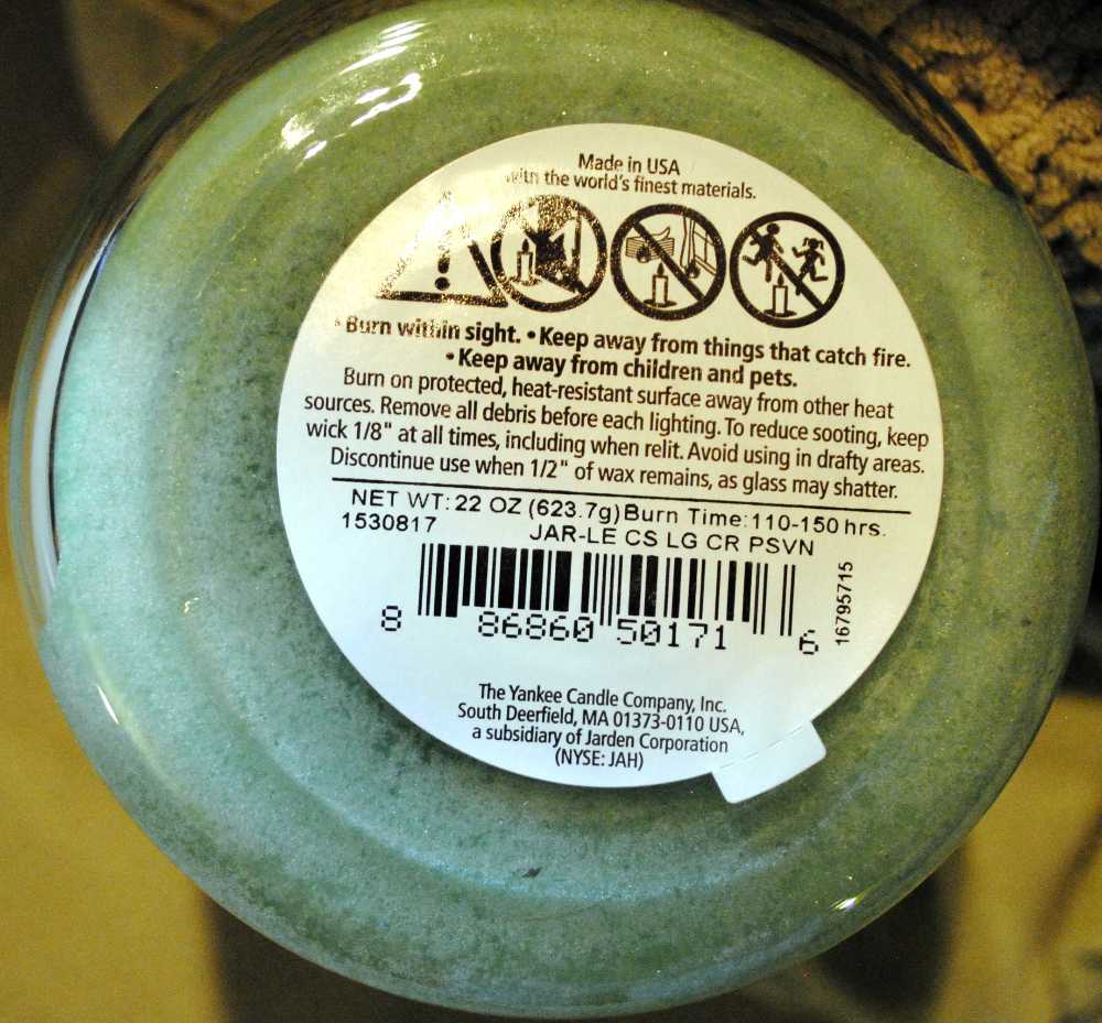 CANDLE: Christmas Yankee Crunchy Pistachio Vanilla Cookie Swap 2016 - Yankee Candle (Christmas Candles) action figure collectible [Barcode 886860501716] - Main Image 2