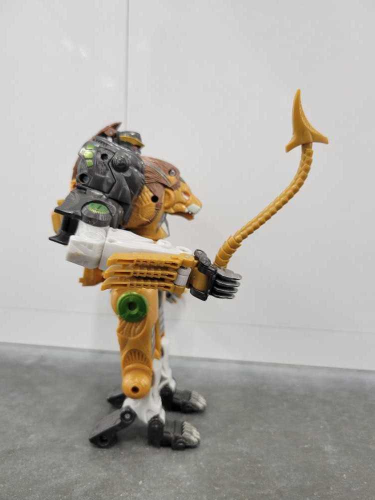 Leo Breaker - Hasbro (Cybertron) action figure collectible - Main Image 3
