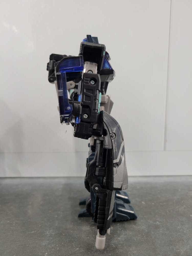 Nemesis Prime - Hasbro (Universe 2.0) action figure collectible - Main Image 3