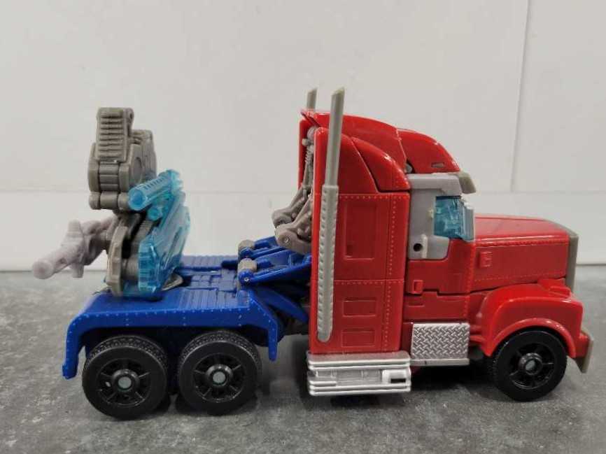 Optimus Prime Vehicle Mode - Hasbro (Prime) action figure collectible - Main Image 3
