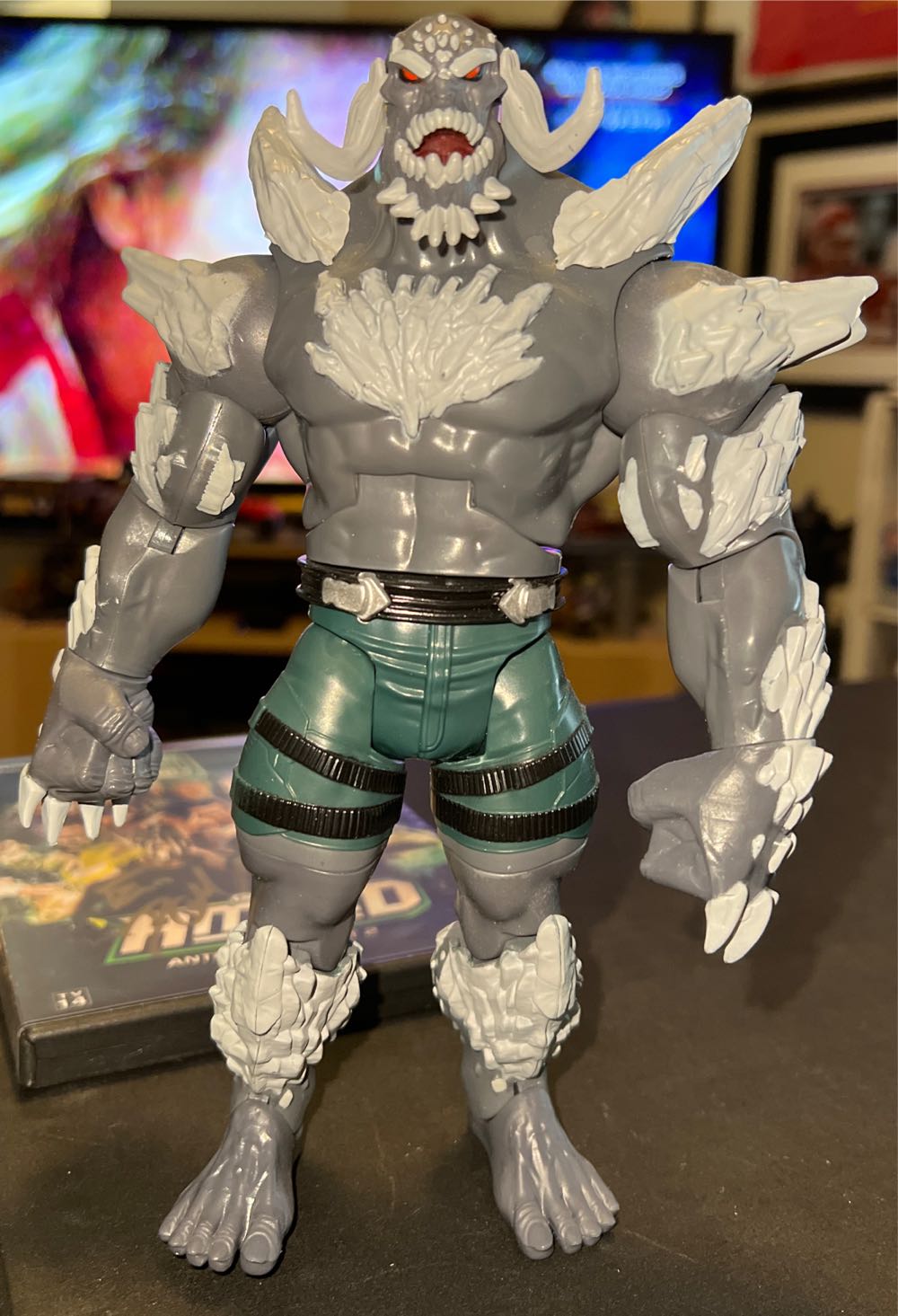 Black Panther: Metal Statue- Captain America Civil War