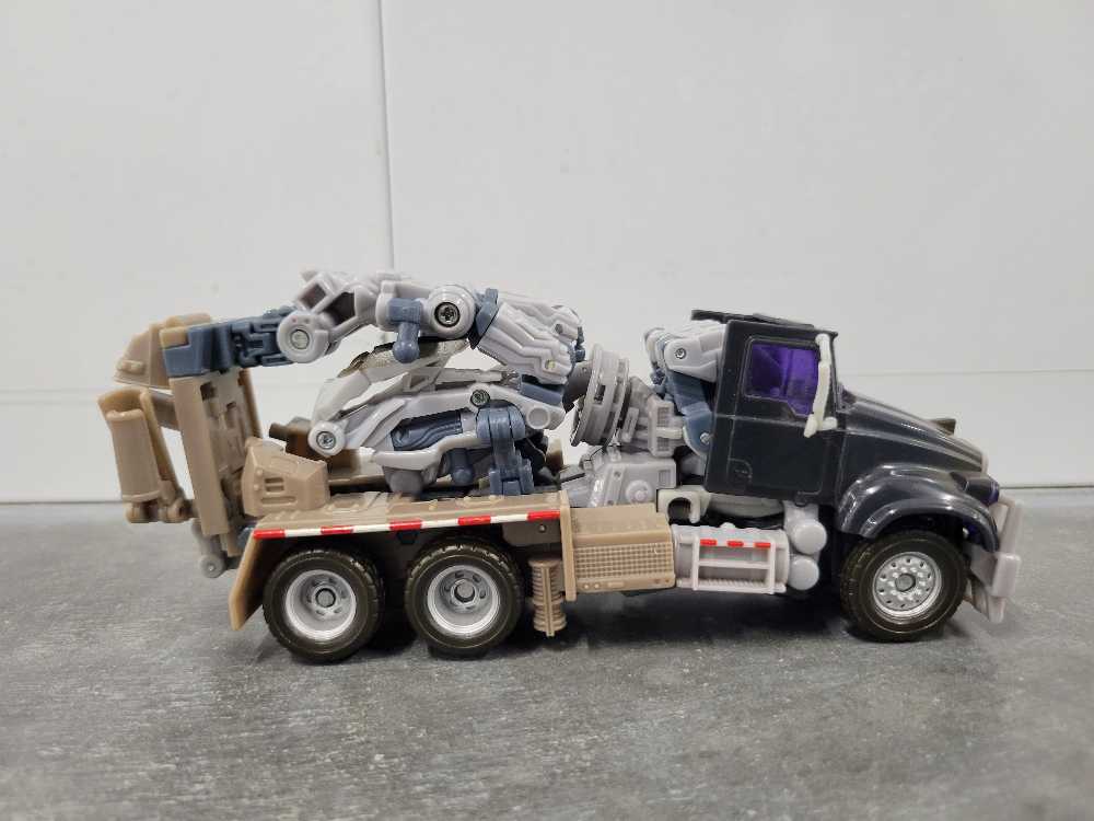 Mixmaster - Voyager Class - Hasbro (Transformers) action figure collectible - Main Image 3