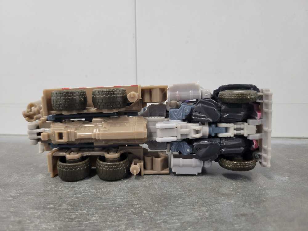 Mixmaster - Voyager Class - Hasbro (Transformers) action figure collectible - Main Image 4