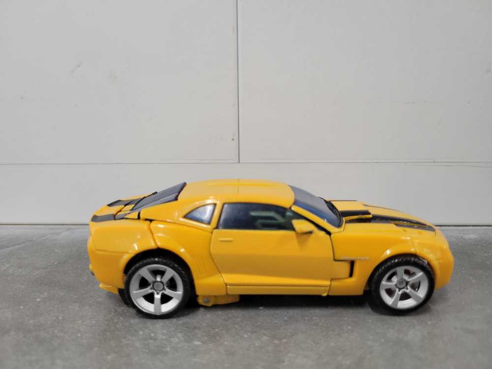 Bumblebee Concept 5th Vehicle Mode No Head - Hasbro (Movie) action figure collectible - Main Image 3