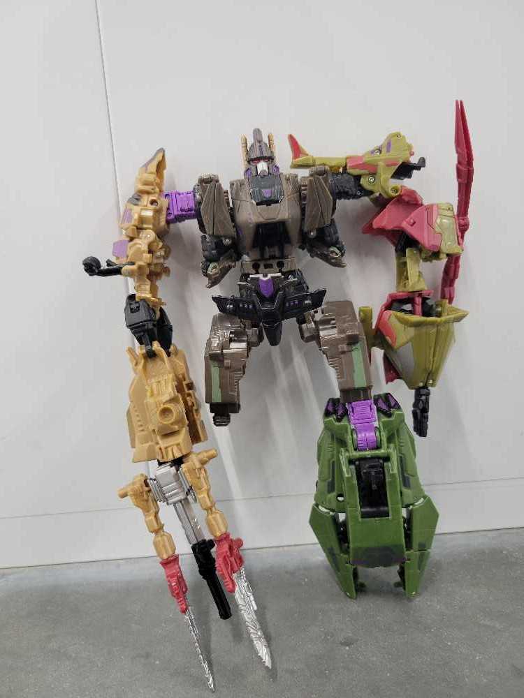 Bruticus VS Grimlock - Hasbro (Platinum Edition) action figure collectible - Main Image 2