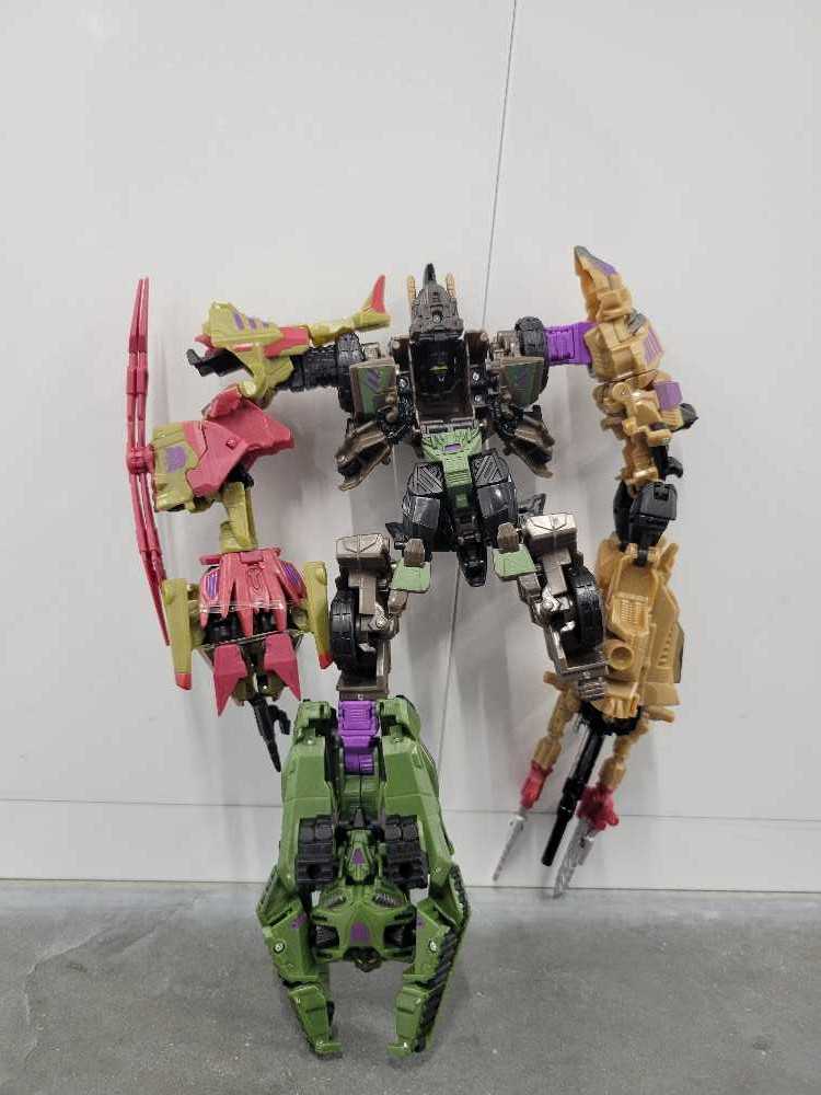 Bruticus VS Grimlock - Hasbro (Platinum Edition) action figure collectible - Main Image 3