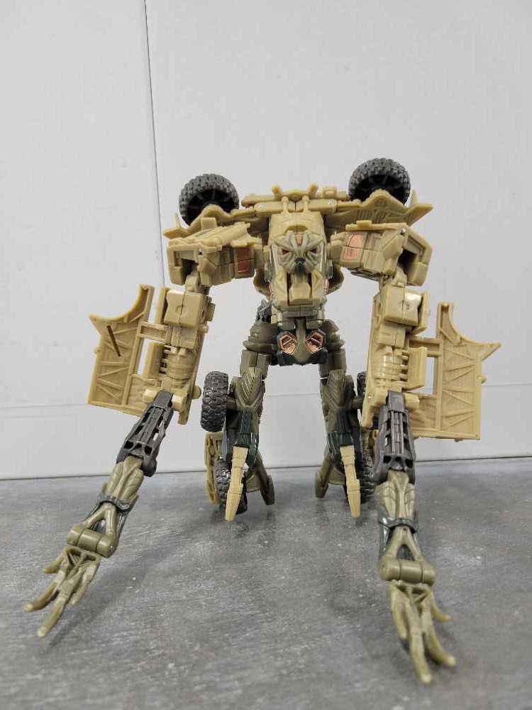Bonecrusher 3rd Robot Mode - Hasbro (Movie) action figure collectible - Main Image 2