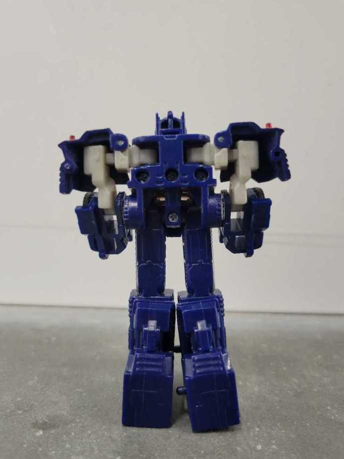 Optimus Prime Legends 2nd Robot Mode  - Hasbro (Cybertron) action figure collectible - Main Image 3