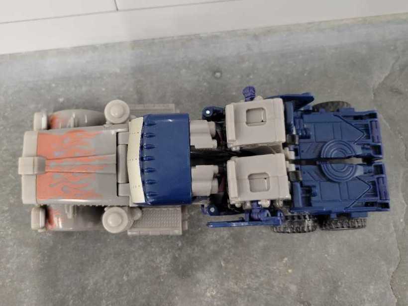 Optimus Prime Defender - Hasbro (Revenge Of The Fallen) action figure collectible - Main Image 2