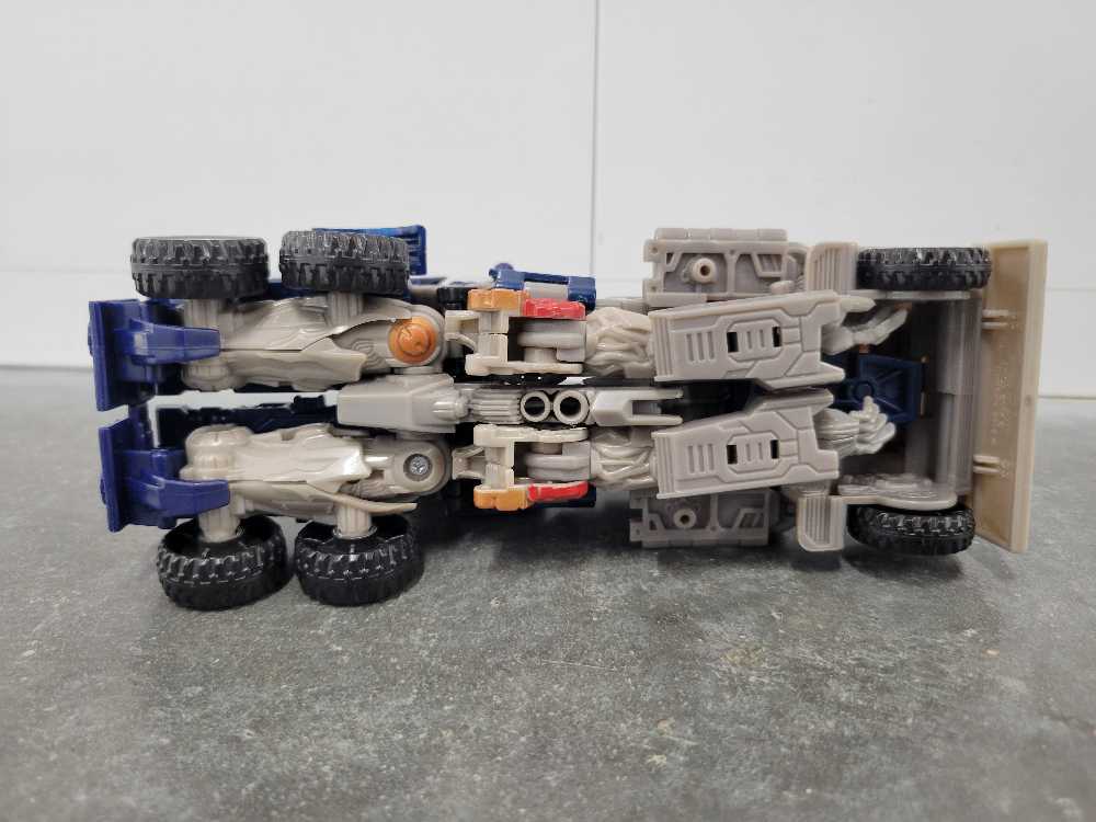 Optimus Prime Defender - Hasbro (Revenge Of The Fallen) action figure collectible - Main Image 4