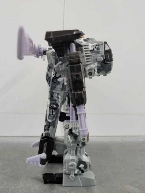 Cyclonus With Crumplezone KB Toys - Hasbro (Energon) action figure collectible - Main Image 3