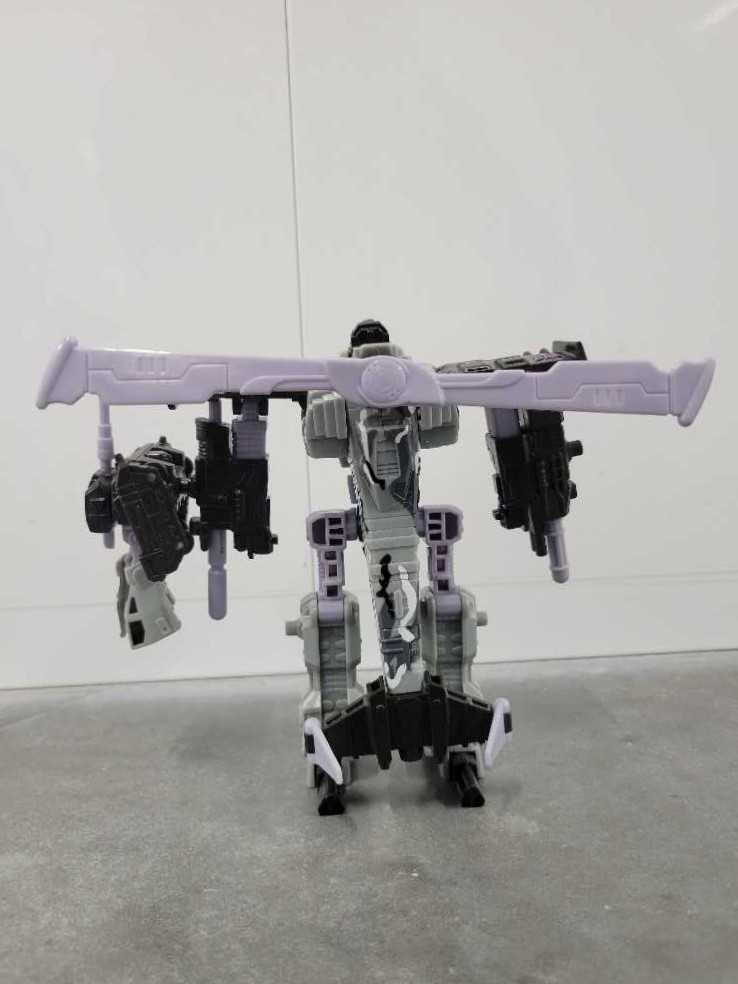 Cyclonus With Crumplezone KB Toys - Hasbro (Energon) action figure collectible - Main Image 4