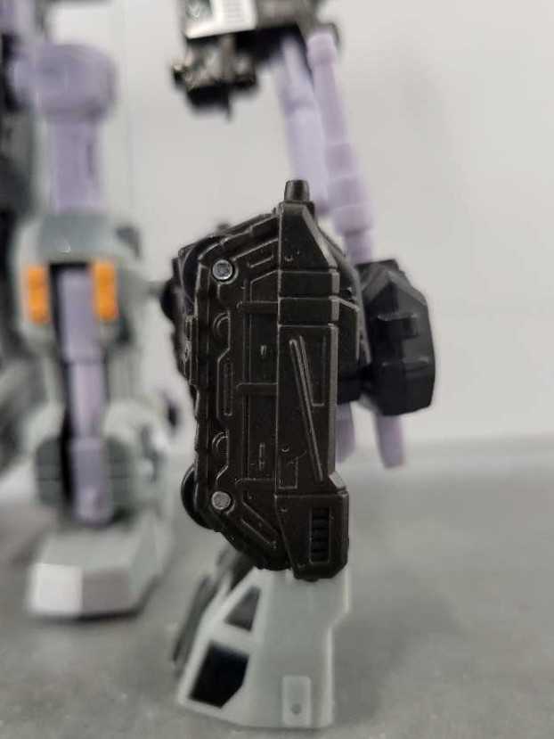 Crumplezone With Cyclonus KB Toys - Hasbro (Energon) action figure collectible - Main Image 4