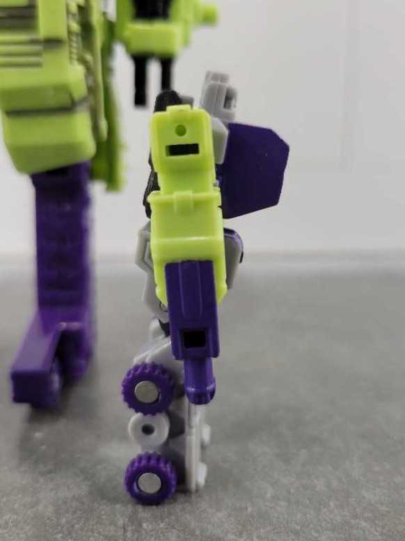 Blackout With Demolishor Energon - Hasbro (Energon) action figure collectible - Main Image 2