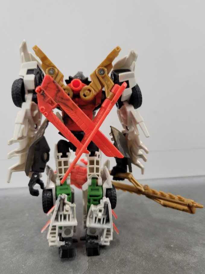 Wheeljack Robot Mode  - Hasbro (Prime Beast Hunters) action figure collectible - Main Image 4