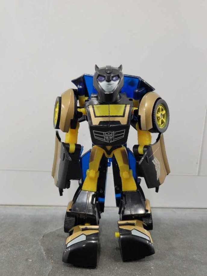Bumblebee Elite Guard - Hasbro (Animated) action figure collectible - Main Image 2