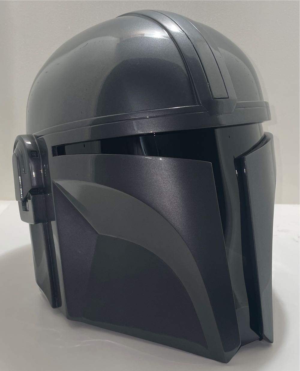 The Mandalorian Helmet - Cybercraft action figure collectible - Main Image 2
