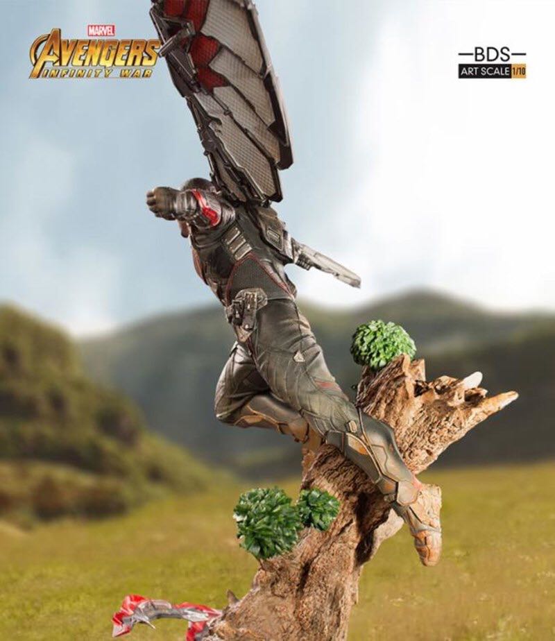 Marvel Avengers: Infinity War: Falcon Battle Diorama Statue Avengers Infinity War Wakanda Battle Diorama - Iron Studios (Superhereos) action figure collectible [Barcode 751320773319] - Main Image 2