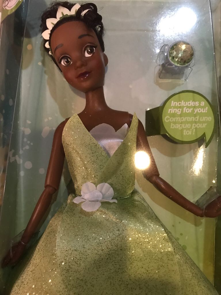 Tiana Classic Doll With Ring - The Princess And The Frog, 2018 - Disney Store (Shop Disney) action figure collectible [Barcode 460017964496] - Main Image 2