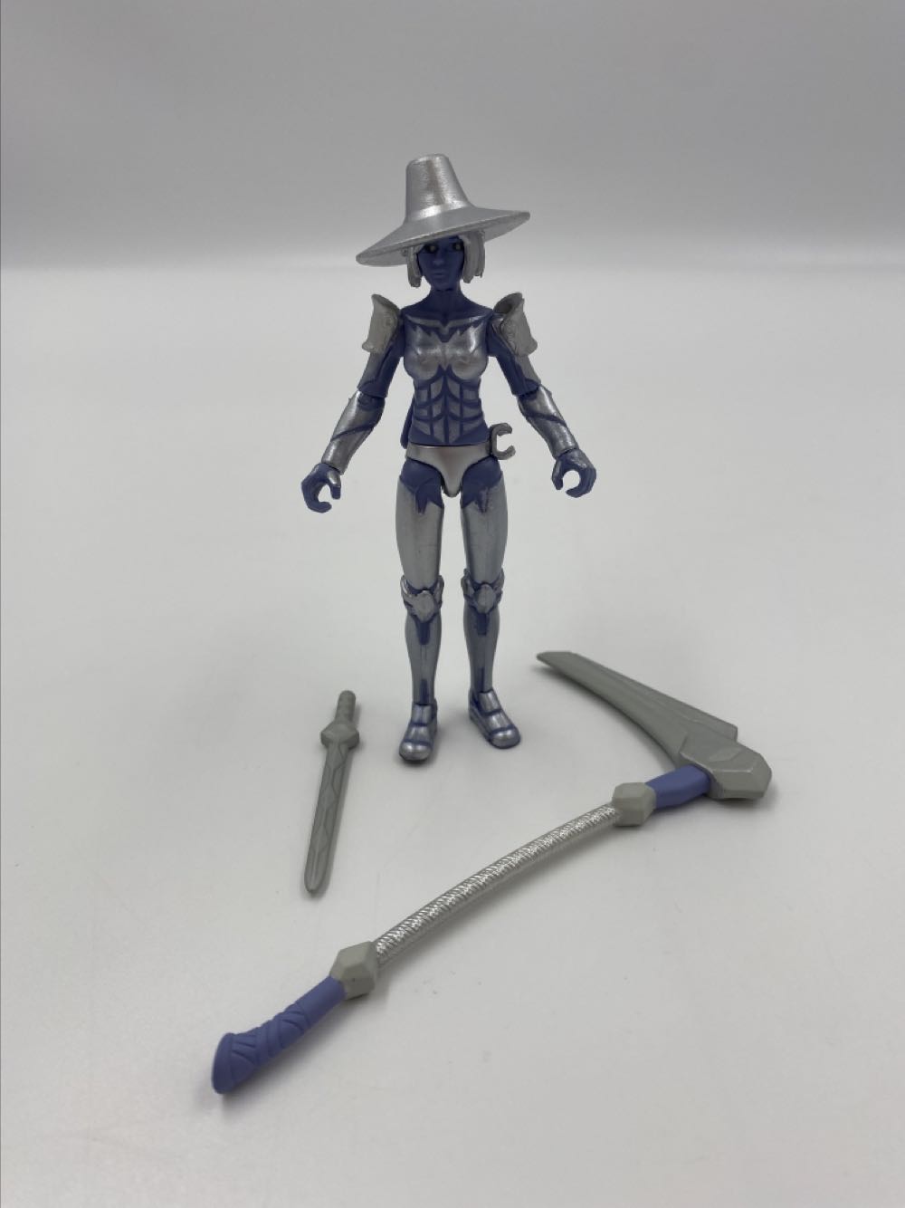 Roblox: Aven, The Silver Warrior - Jazwares (Roblox Imagination Collection) action figure collectible - Main Image 2