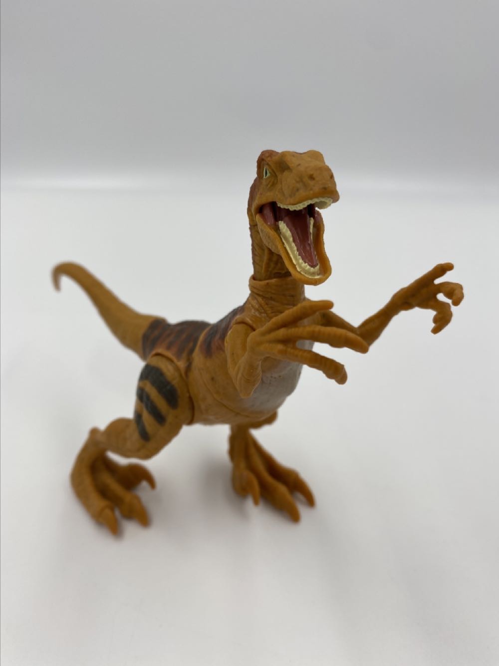 Jurassic World: Velociraptor - Mattel (Jurassic World Legacy Collection) action figure collectible - Main Image 2