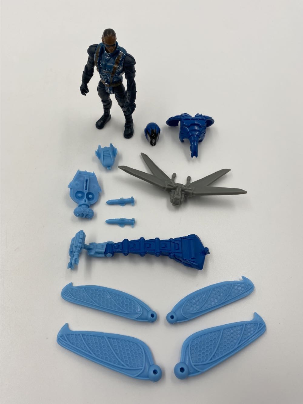 Final Faction: Sgt. Steel w/Dragonfly weapon pack - Greenbrier International (Final Faction) action figure collectible - Main Image 2