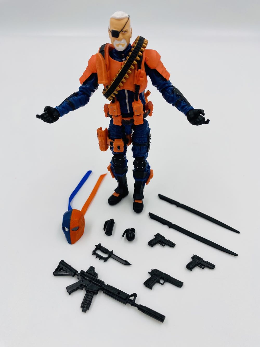 DC: Deathstroke (custom) - Nick Rega (Customs) action figure collectible - Main Image 2