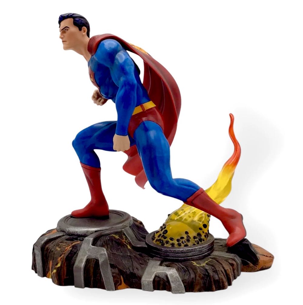 Diamond Select DC Gallery Superman PVC Posed Figure Diorama - Diamond Select Toys (DC Comics) action figure collectible [Barcode 699788828182] - Main Image 4