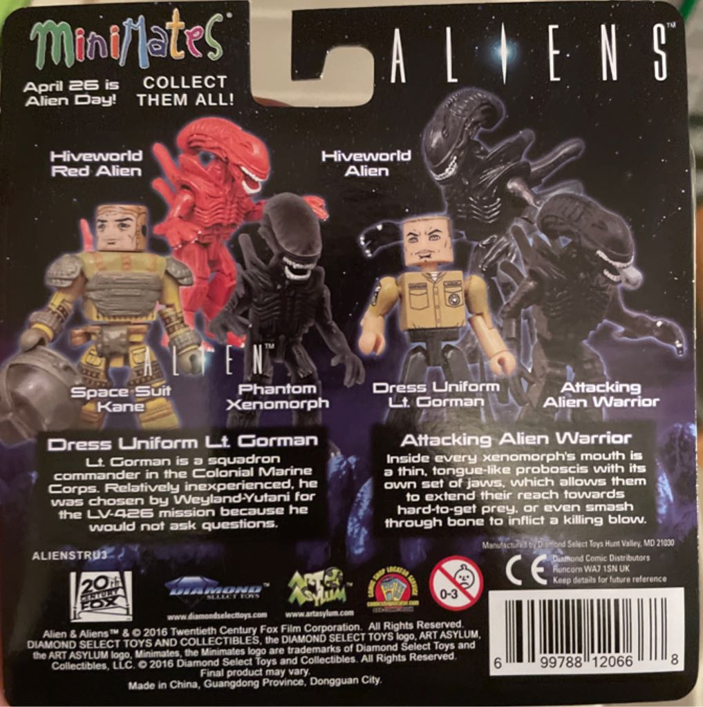 Dress Uniform Lt. Gorman / Attacking Alien Warrior Mini Mates - Diamond Select (Alien) action figure collectible [Barcode 699788120668] - Main Image 2