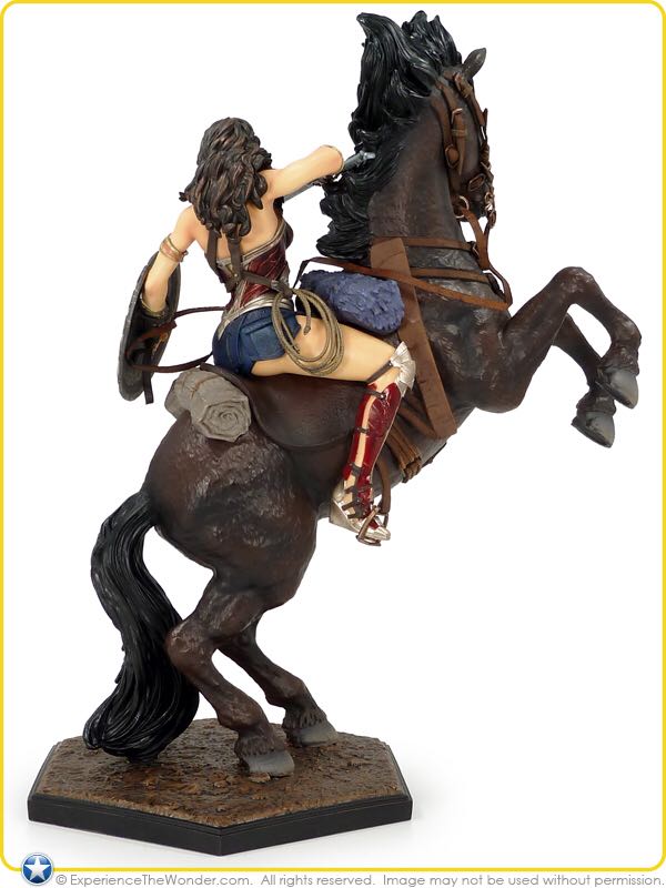 Iron Studios - Wonder Woman Deluxe Art Scale 1/10 - Iron Studios (Wonder Woman) action figure collectible [Barcode 751320300683] - Main Image 2