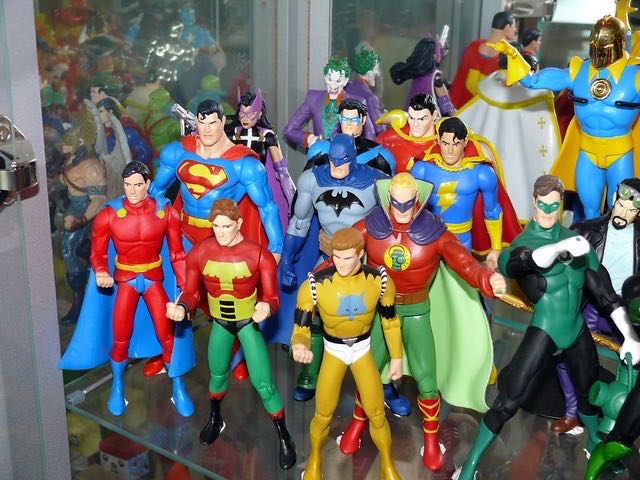 DC Direct - Legion Of Super-Heroes - Mon-El - DC Direct (Legion Of Super-Heroes) action figure collectible - Main Image 2