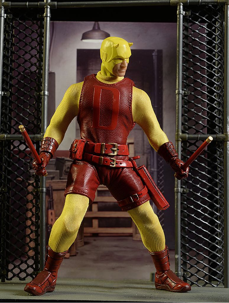 Mezco - One:12 Collective - Marvel Universe - Daredevil (Yellow Costume) 6” Action Figure - Mezco Toyz (One:12 Collective - Marvel Universe) action figure collectible - Main Image 2