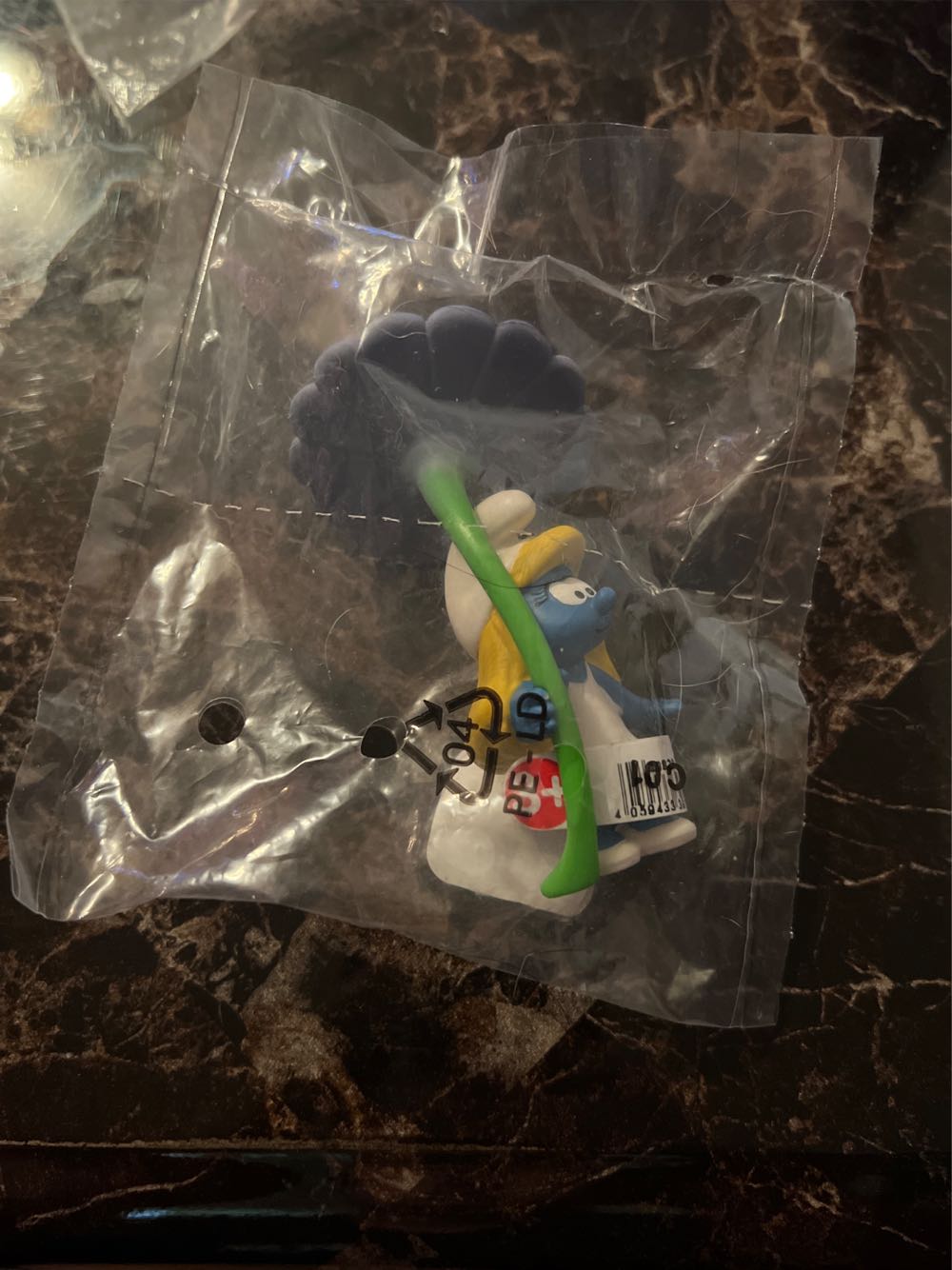 Smurfette With Flower  action figure collectible - Main Image 1
