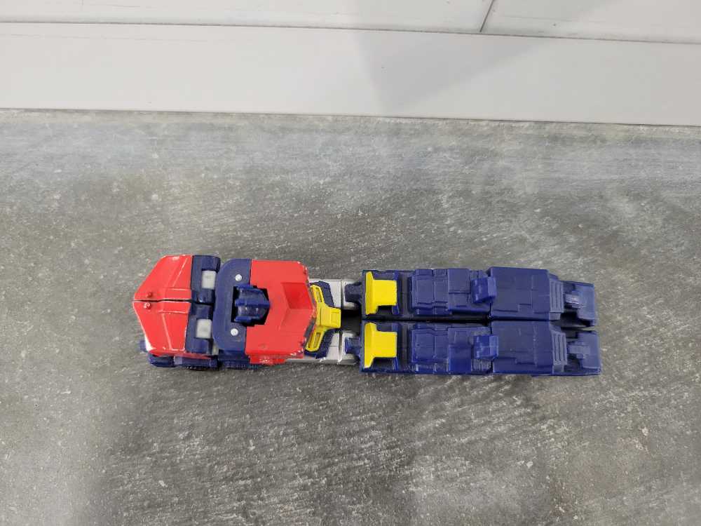 Optimus Prime Legends 3rd Truck Mode - Hasbro (Cybertron) action figure collectible - Main Image 2