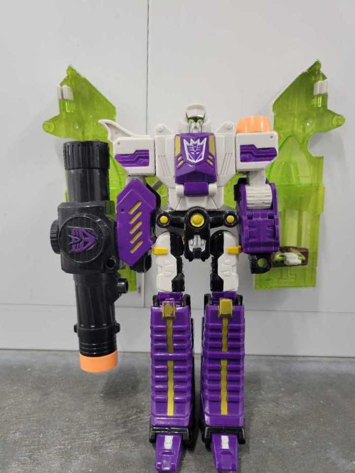 Megatron 2nd Robot Mode  - Hasbro (Classics) action figure collectible - Main Image 2