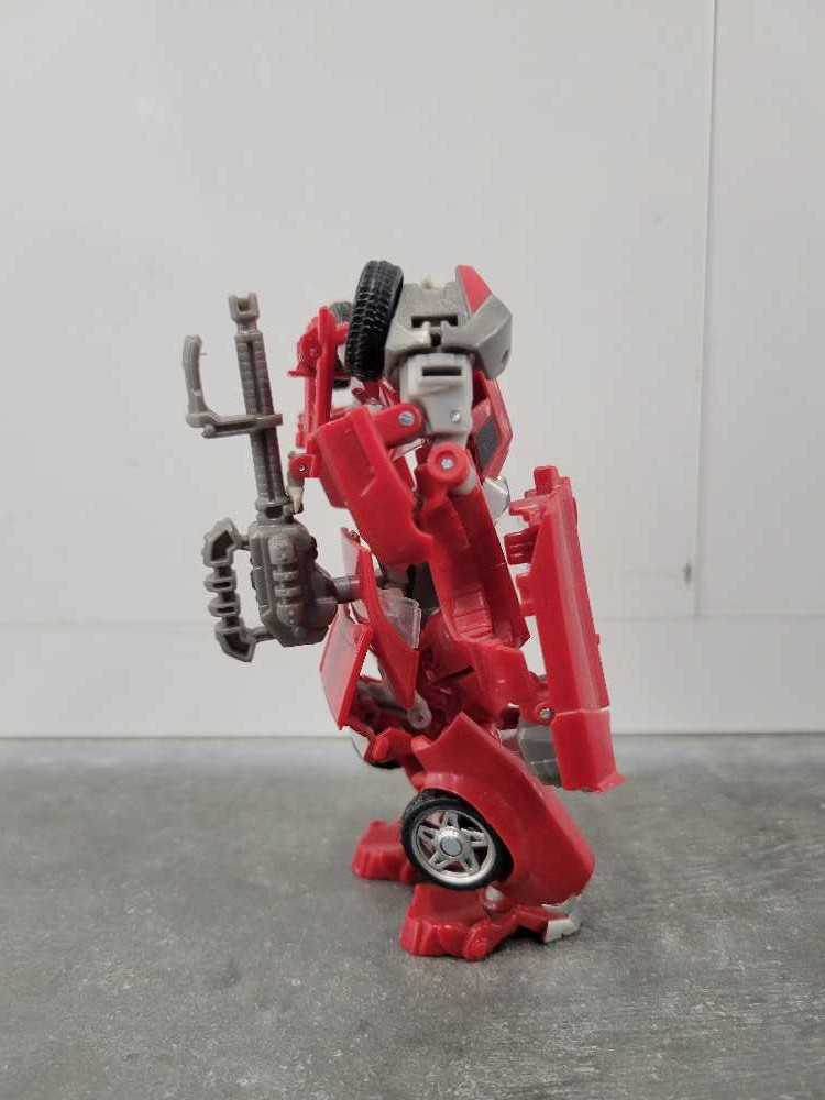 Cliffjumper Robot Mode - Hasbro (Prime) action figure collectible - Main Image 3