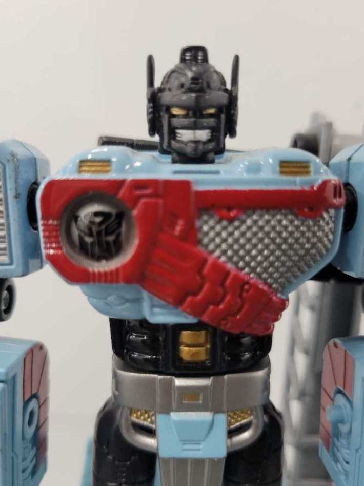 Hot Zone Robot Mode Target - Hasbro (Titanium) action figure collectible - Main Image 1