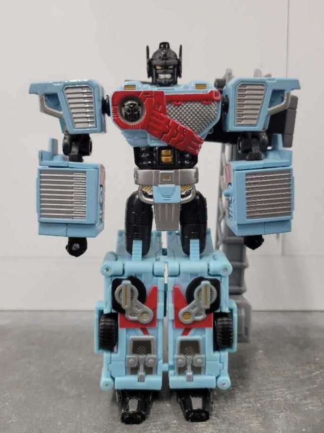 Hot Zone Robot Mode Target - Hasbro (Titanium) action figure collectible - Main Image 2