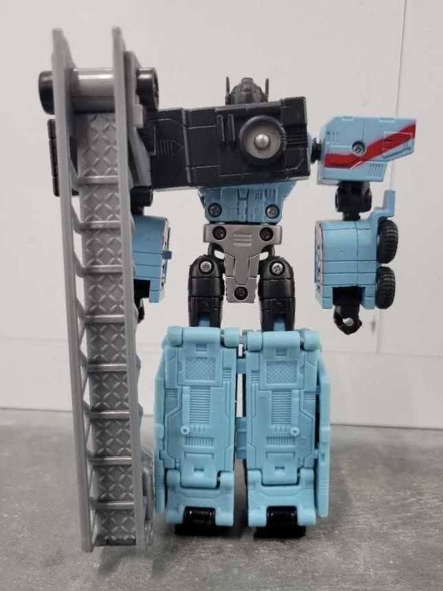 Hot Zone Robot Mode Target - Hasbro (Titanium) action figure collectible - Main Image 4